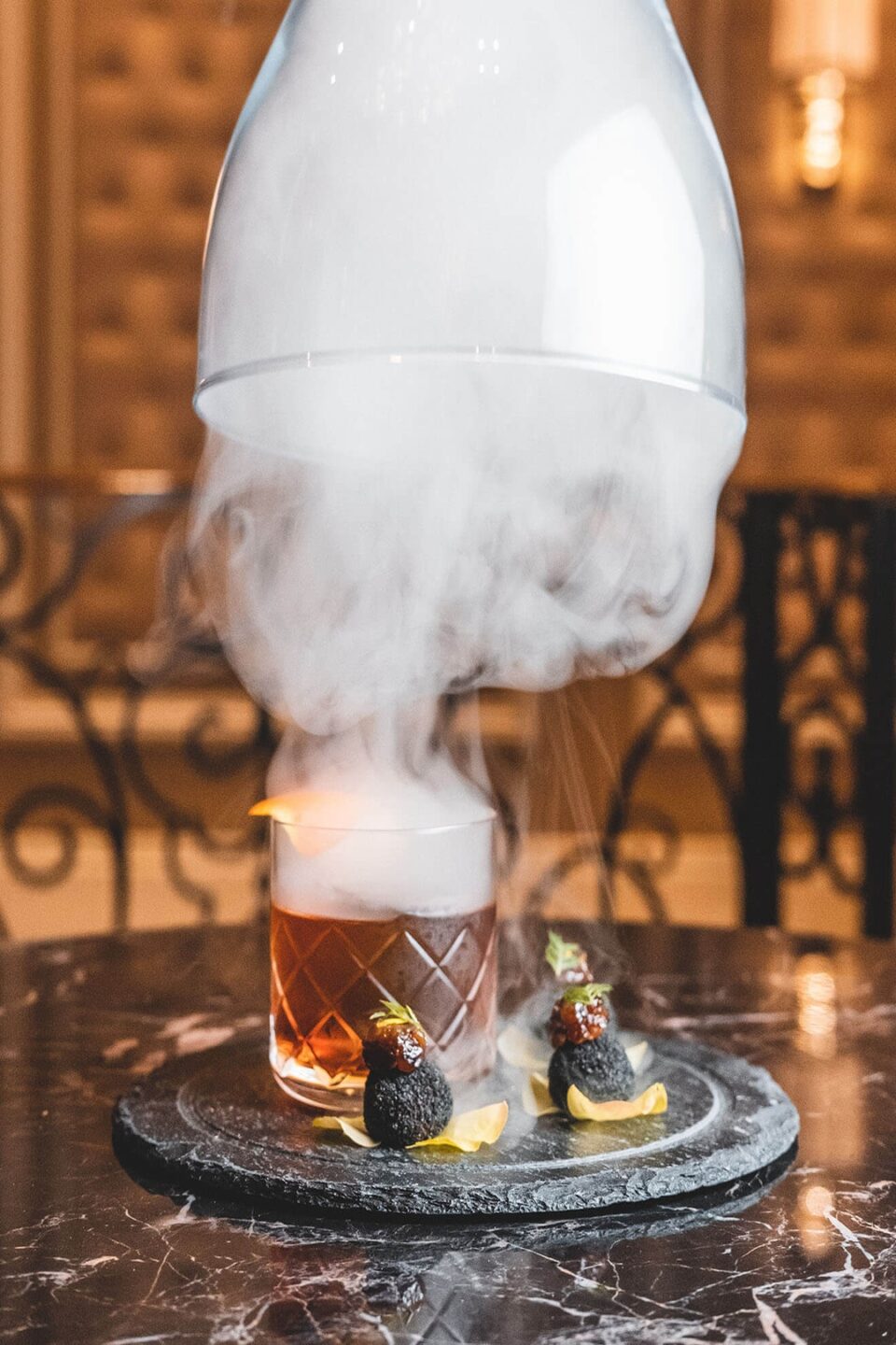 1080x1620_Poof_Petrossian-Bar_Bellagio